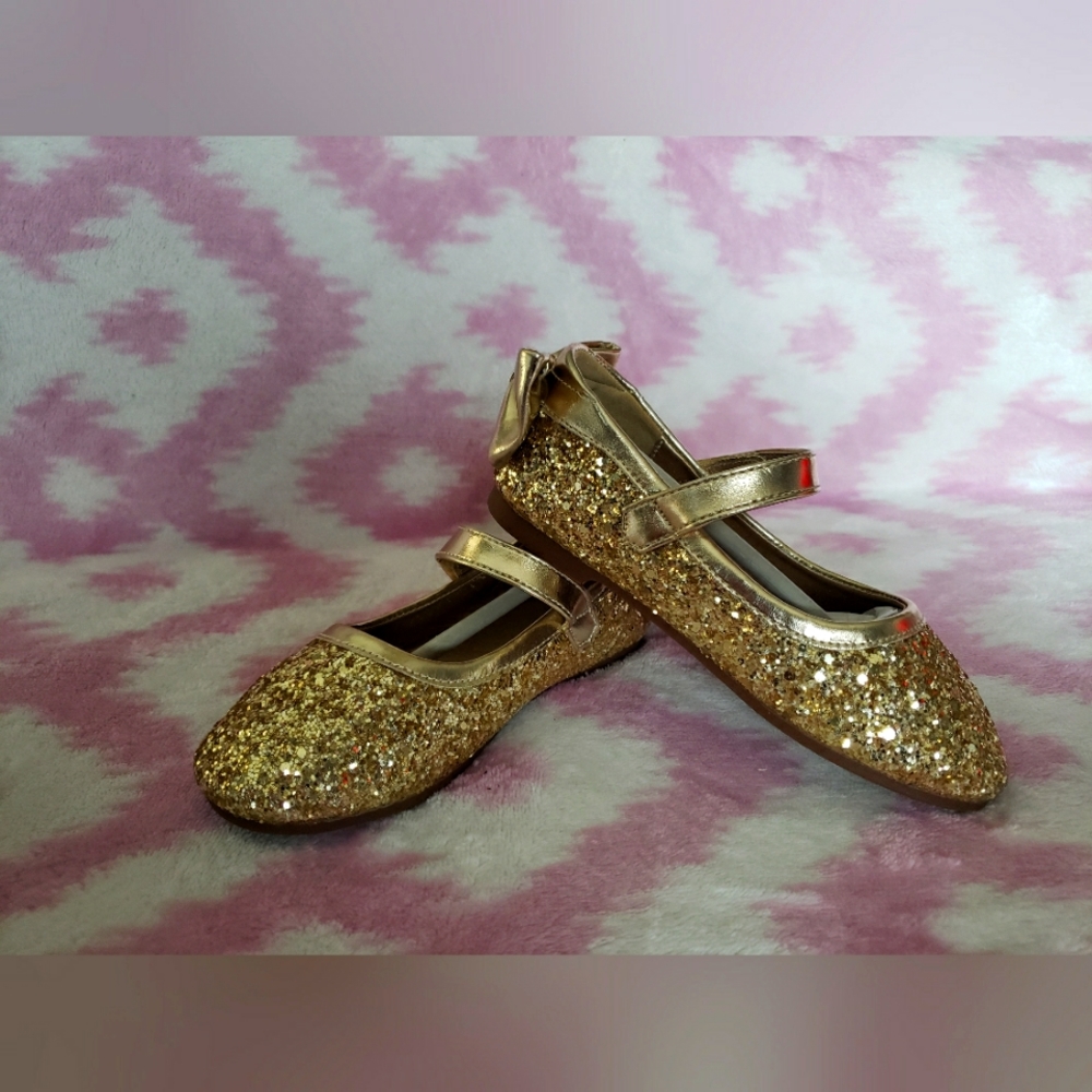 Girls Glittery Golden Dress Shoes
